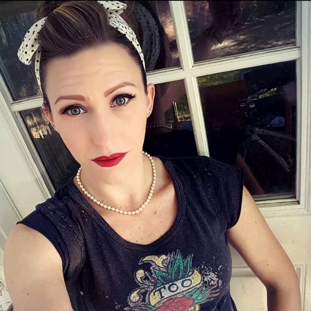 Meet your Posher, Laura